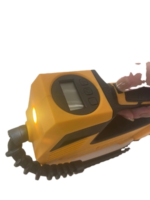 Digitale auto luchtcompressor met batterij en LED licht voor auto banden opblazen