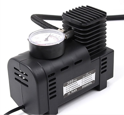 Goede prijs. Gewicht 0,8 van de Draagbare de Pompgelijkstroom 12V 250 Psi Kg Druk van de Autolucht met Horloge online